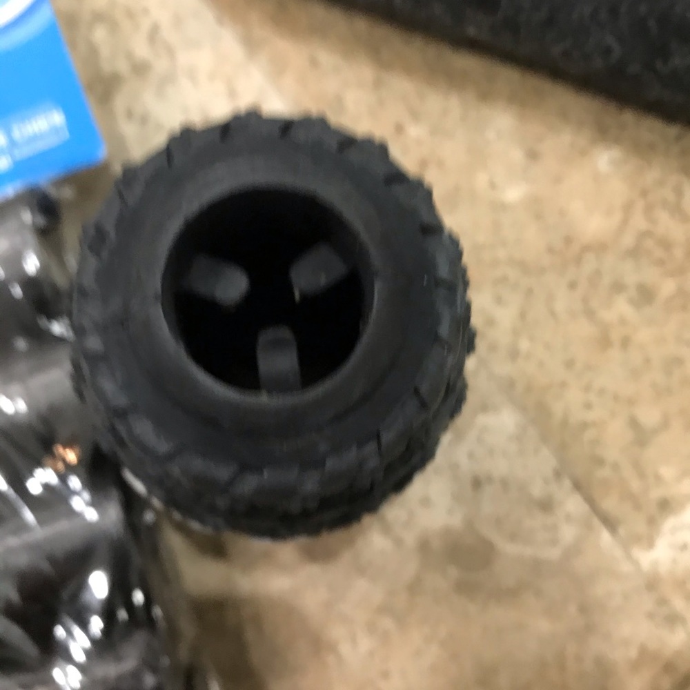 🐶 PET SUPPLIES - Tire Biting Toys, Chrome Yard Stake - Picture 4 of 8